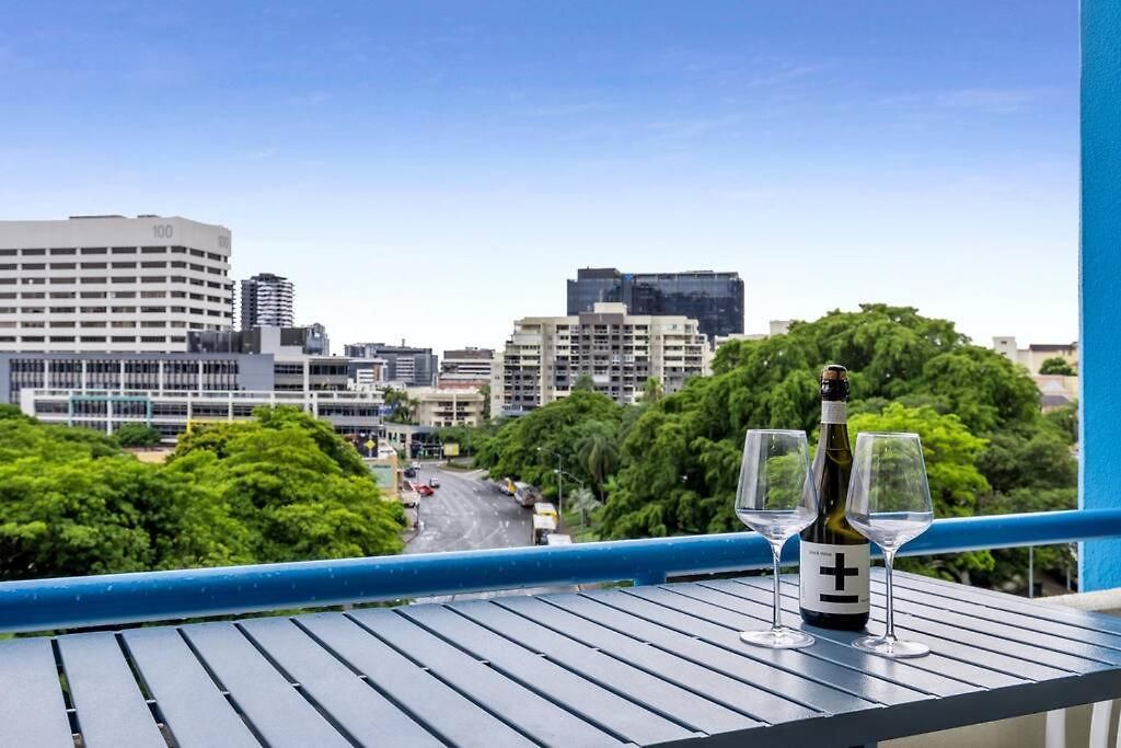 Spacious 2br- Centre Of Brissy! Apartment *