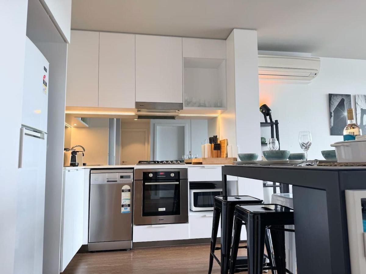 Apartment Modern Homely 2br W Parking Bowen Hills *