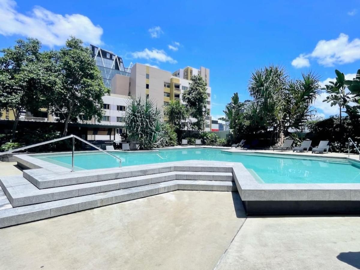 Modern Homely 2br W Parking Bowen Hills Apartment