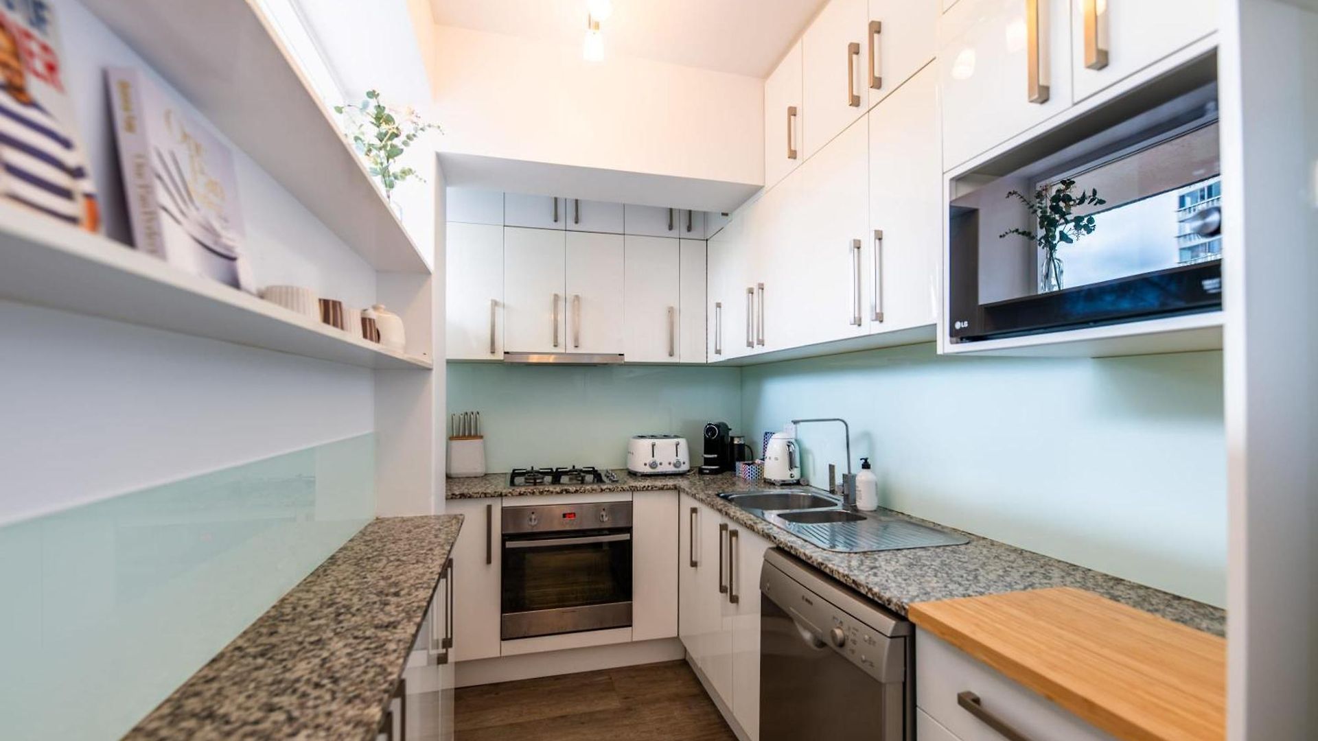& Story Bridge View 2 Bedrooms Unit W Parking Apartment *