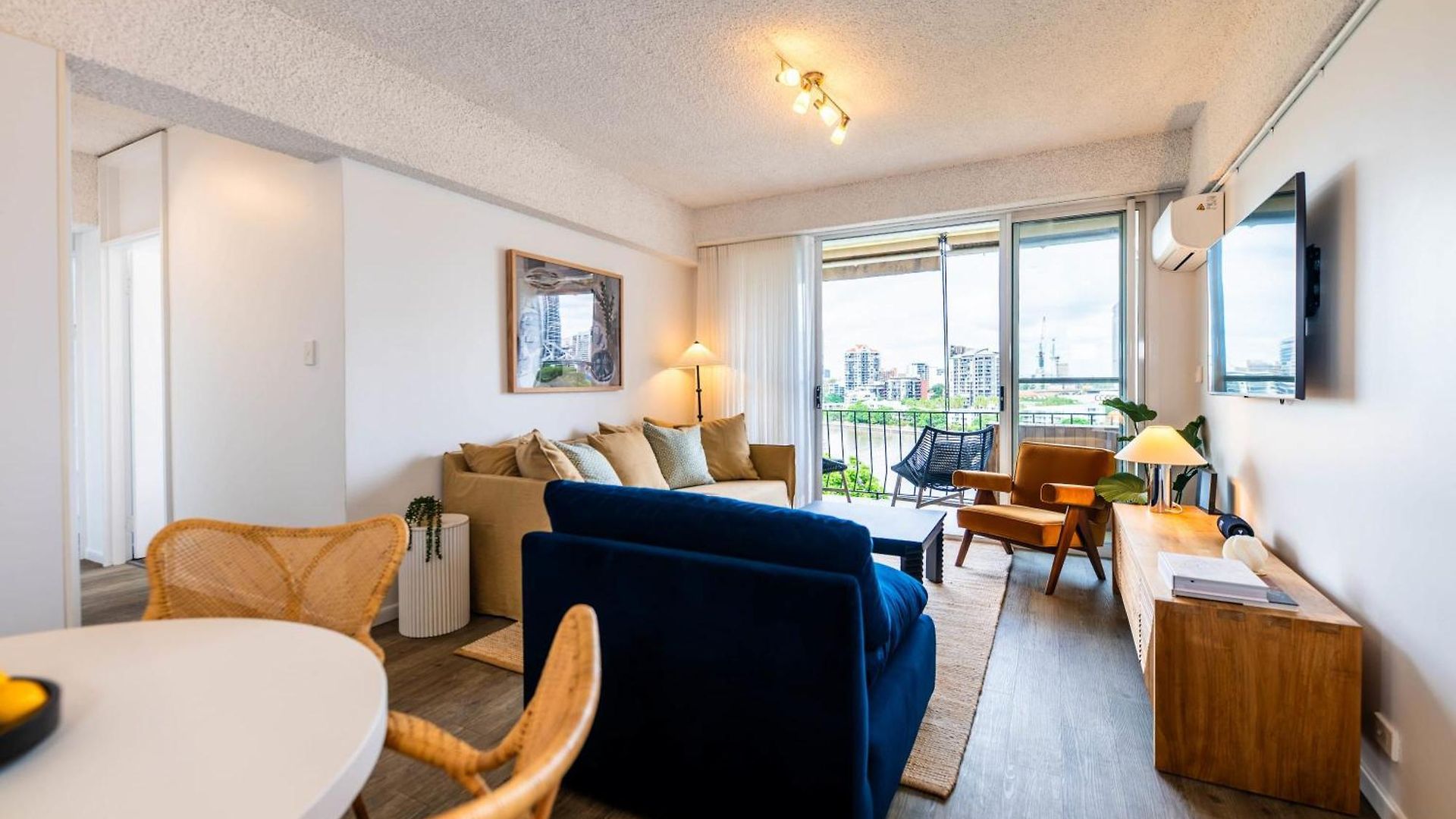 Apartment & Story Bridge View 2 Bedrooms Unit W Parking