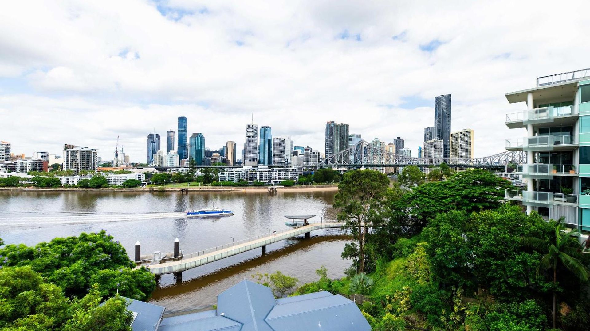 & Story Bridge View 2 Bedrooms Unit W Parking Apartment *