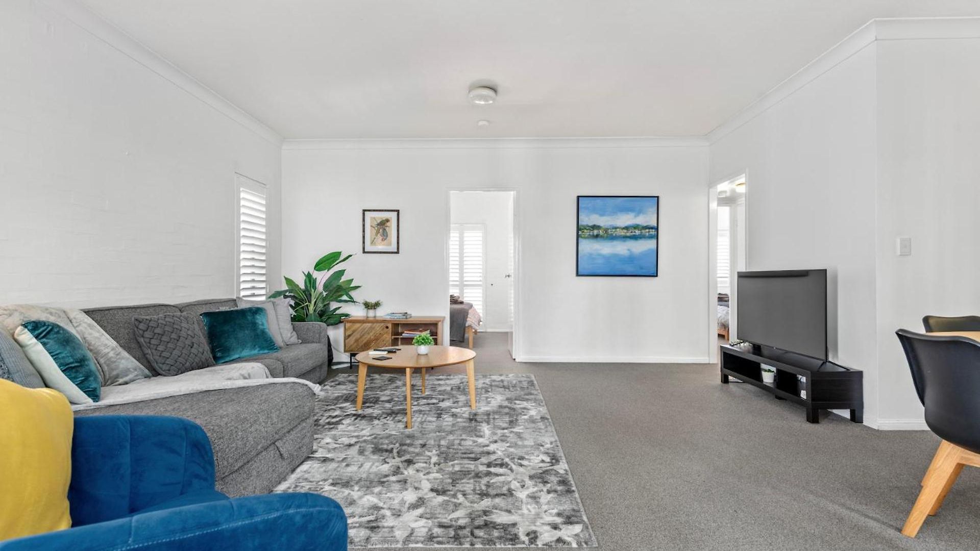Apartment Convenient & Comfy! ~ 2bed, 2bath, 2car, Balcony
