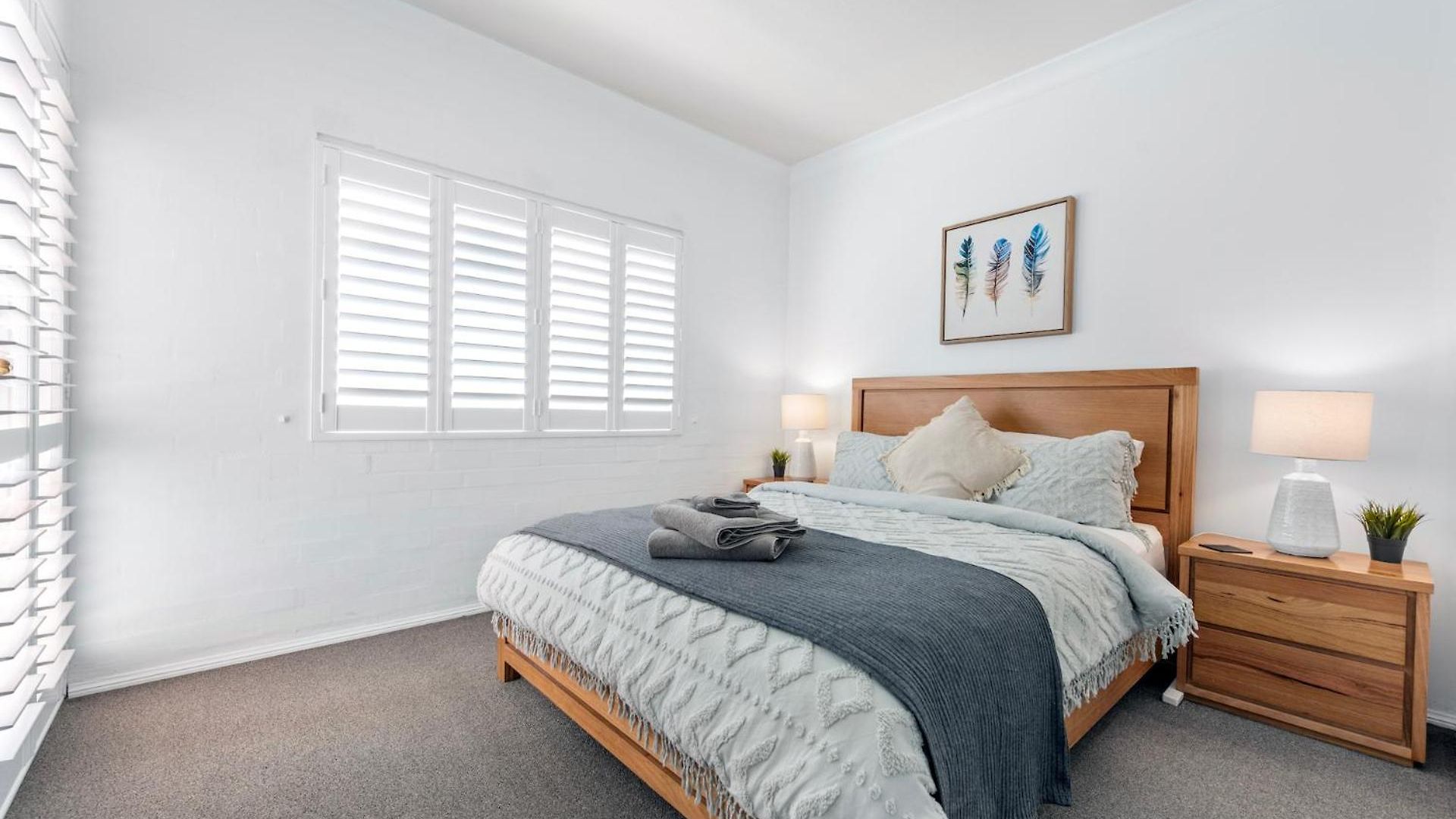 Apartment Convenient & Comfy! ~ 2bed, 2bath, 2car, Balcony