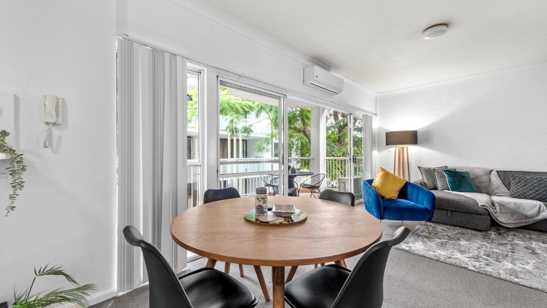 Convenient & Comfy! ~ 2bed, 2bath, 2car, Balcony Brisbane