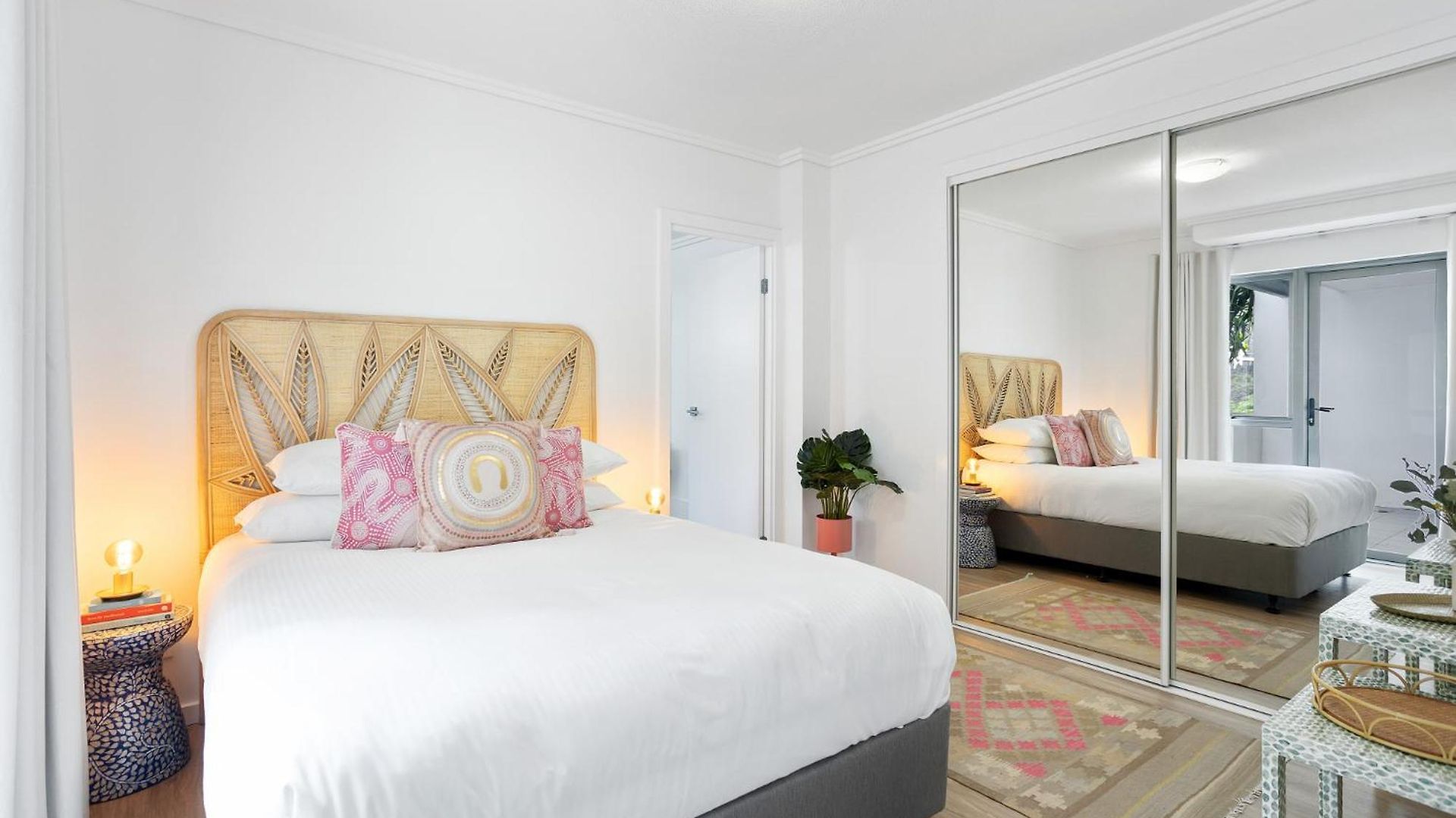 Spacious 2-bed Unit In Heart Of South Apartment *