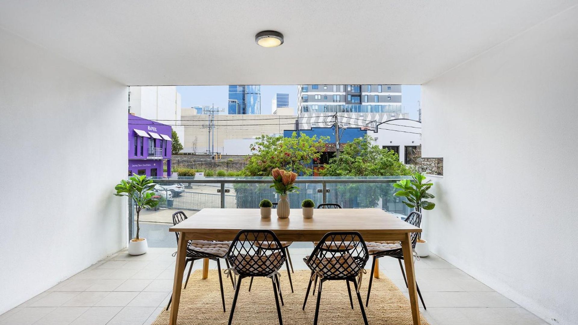 Spacious 2-bed Unit In Heart Of South