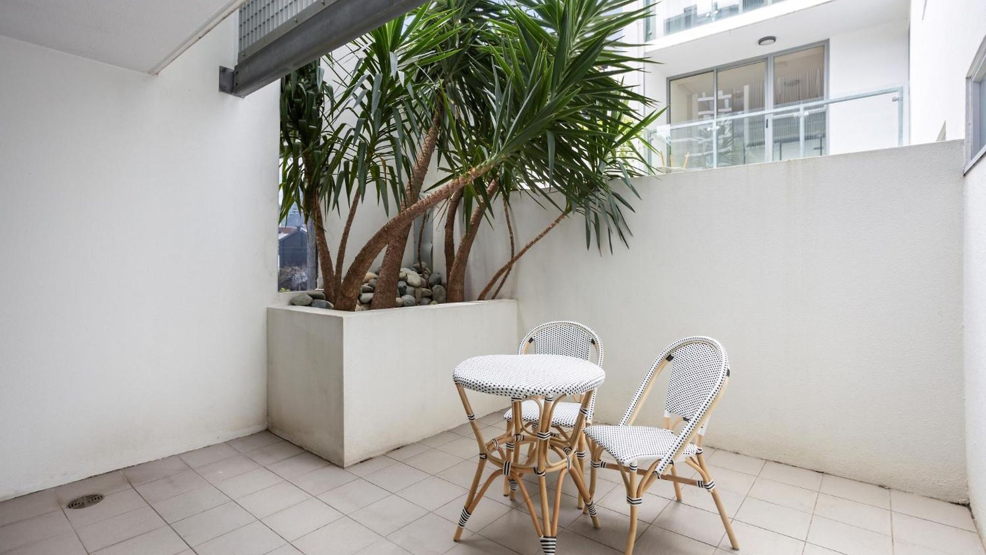Spacious 2-bed Unit In Heart Of South Apartment *