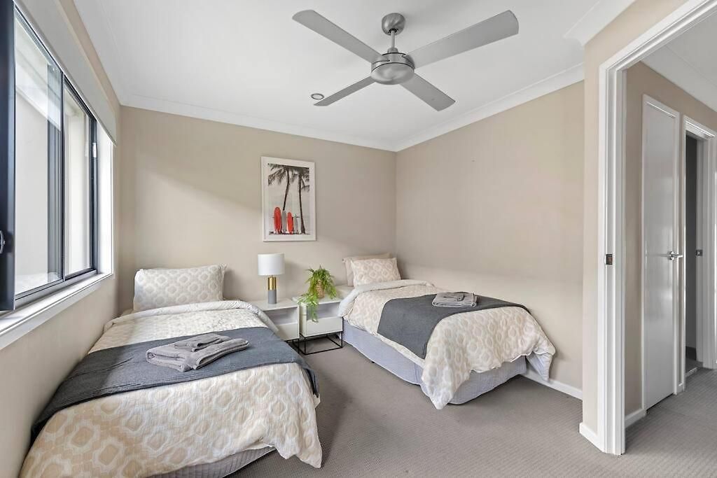 Holiday home Convenient + Spacious! 3bed/2.5bath/1car~townhouse