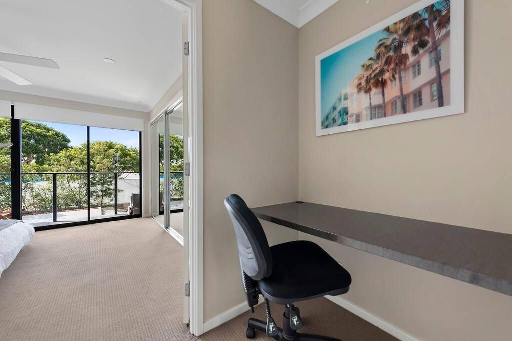 Convenient + Spacious! 3bed/2.5bath/1car~townhouse Holiday home Brisbane