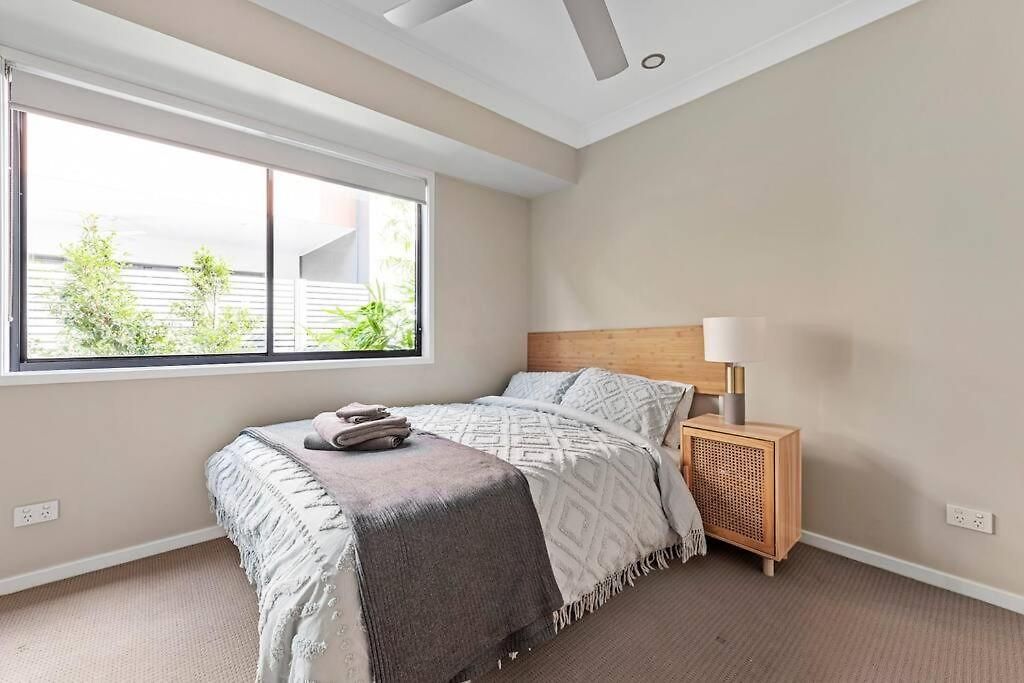 Convenient + Spacious! 3bed/2.5bath/1car~townhouse Brisbane