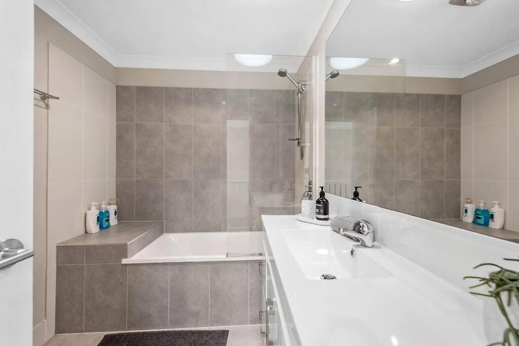 Spacious + Convenient! 3bed/2.5bath/1car~townhouse