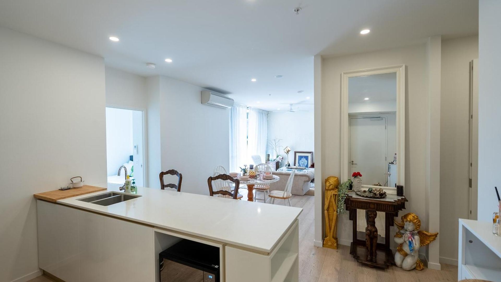 Location! Boutique 2br With Pool & Bbq Near South Bank And Apartment