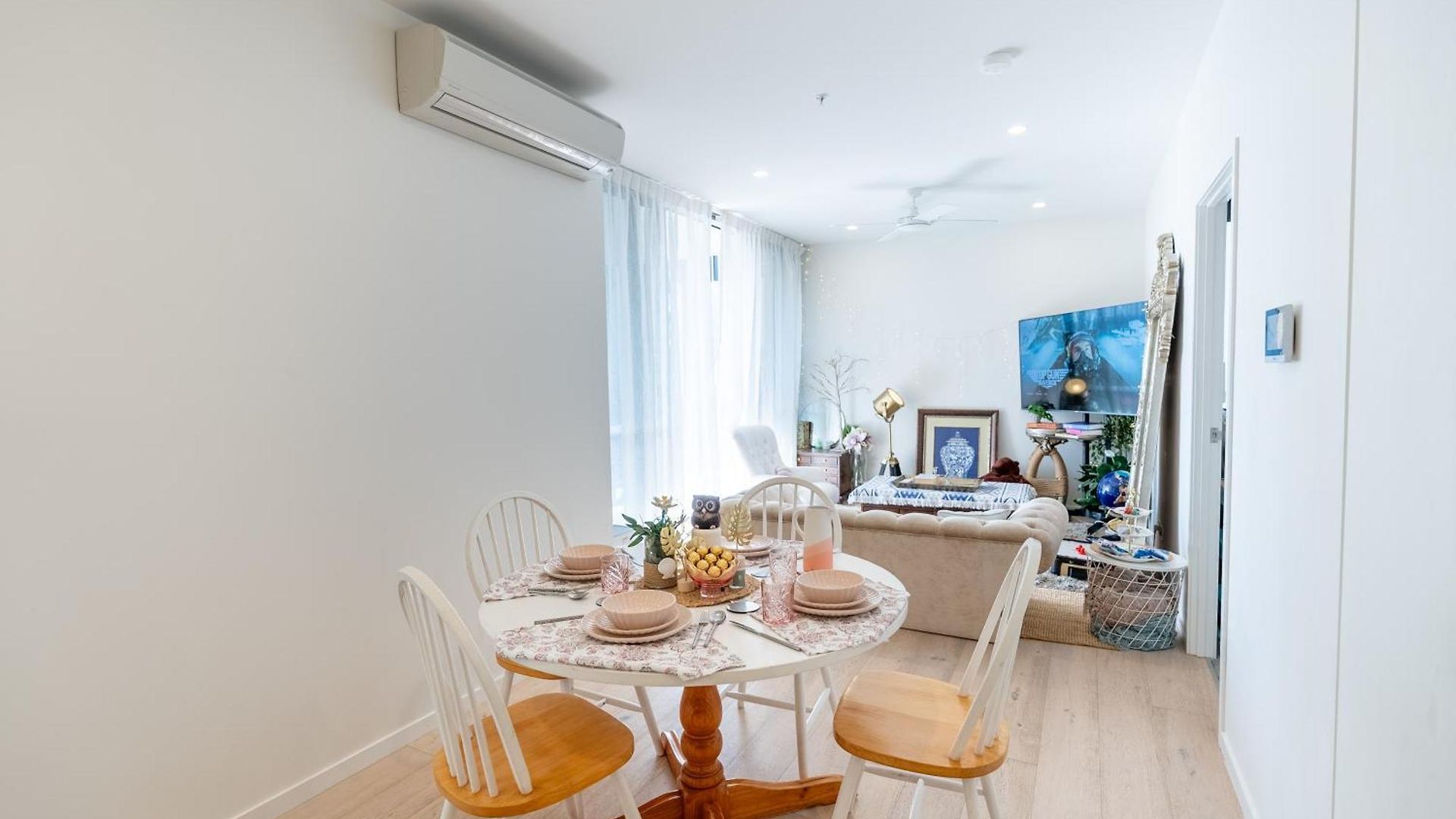 Location! Boutique 2br With Pool & Bbq Near South Bank And Apartment