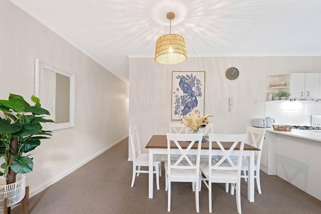 Contemporary Comfy ~ 2bed/2bath/1car ~ Hawthorne Apartment *