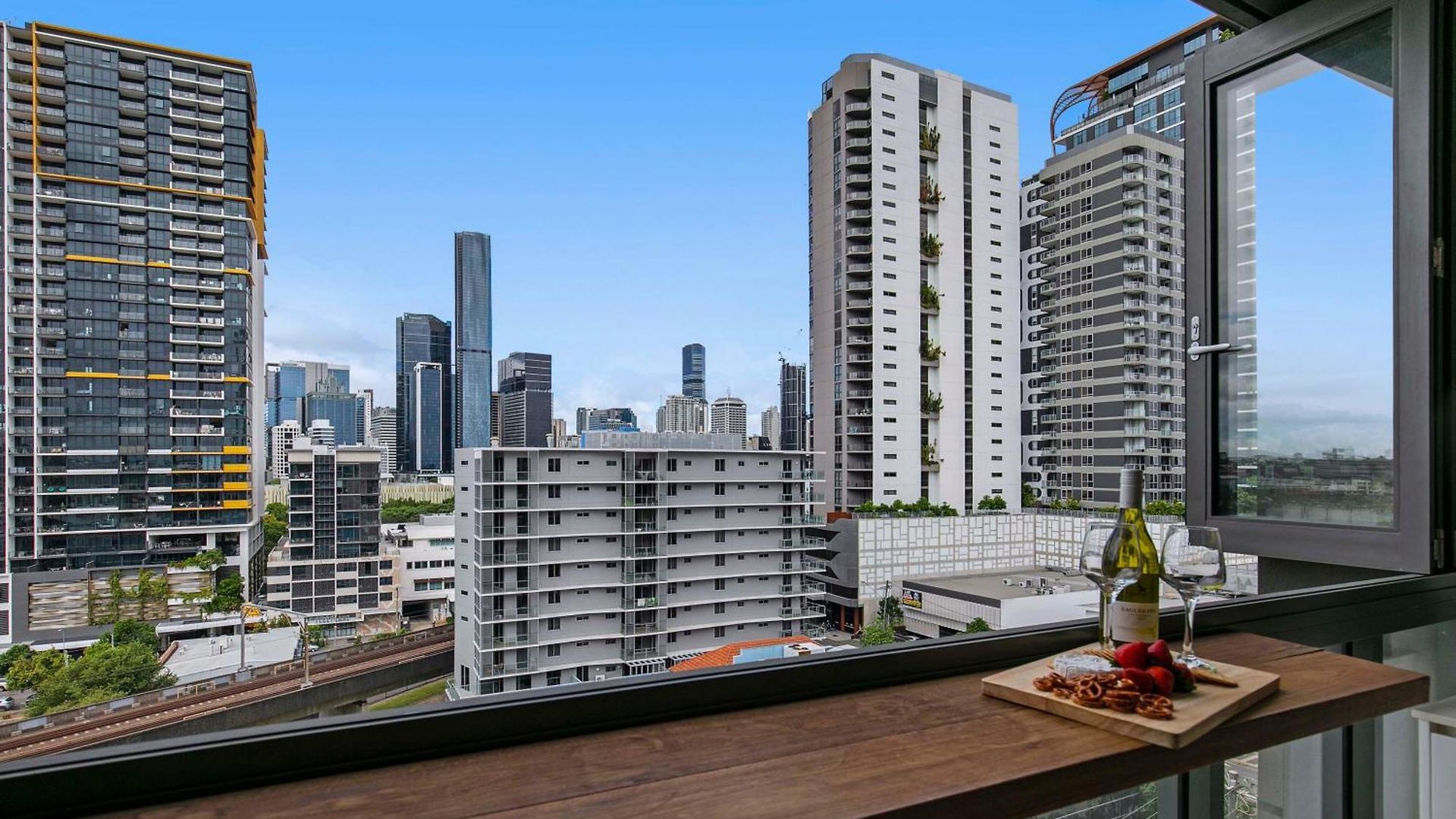 Sunny 1b In Heart Of South Bris By Custom Hosting Apartment Brisbane