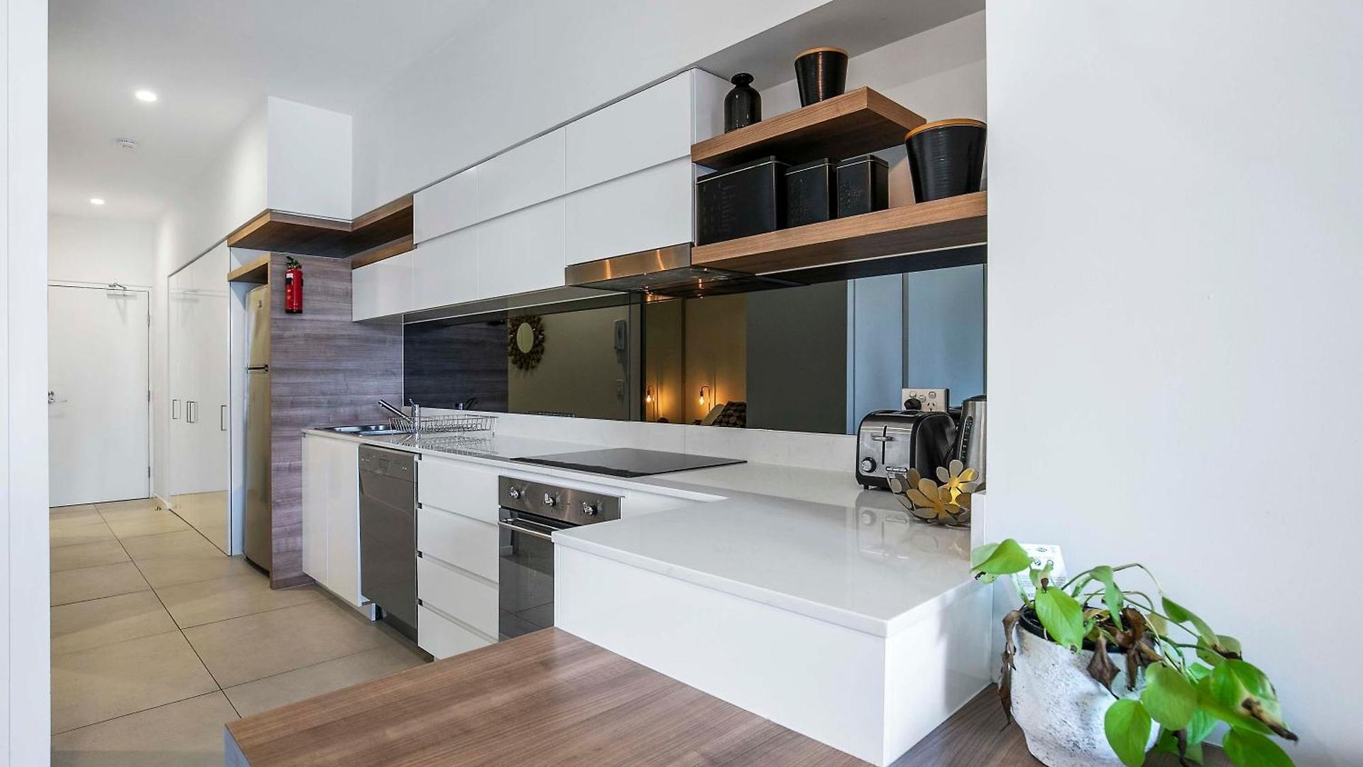 Sunny 1b In Heart Of South Bris By Custom Hosting Apartment Brisbane