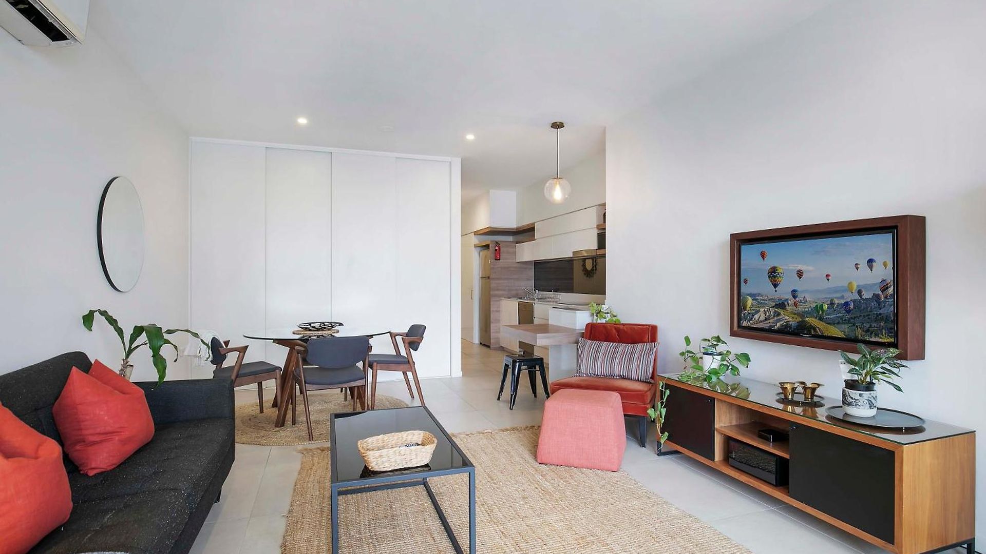 Sunny 1b In Heart Of South Bris By Custom Hosting Apartment