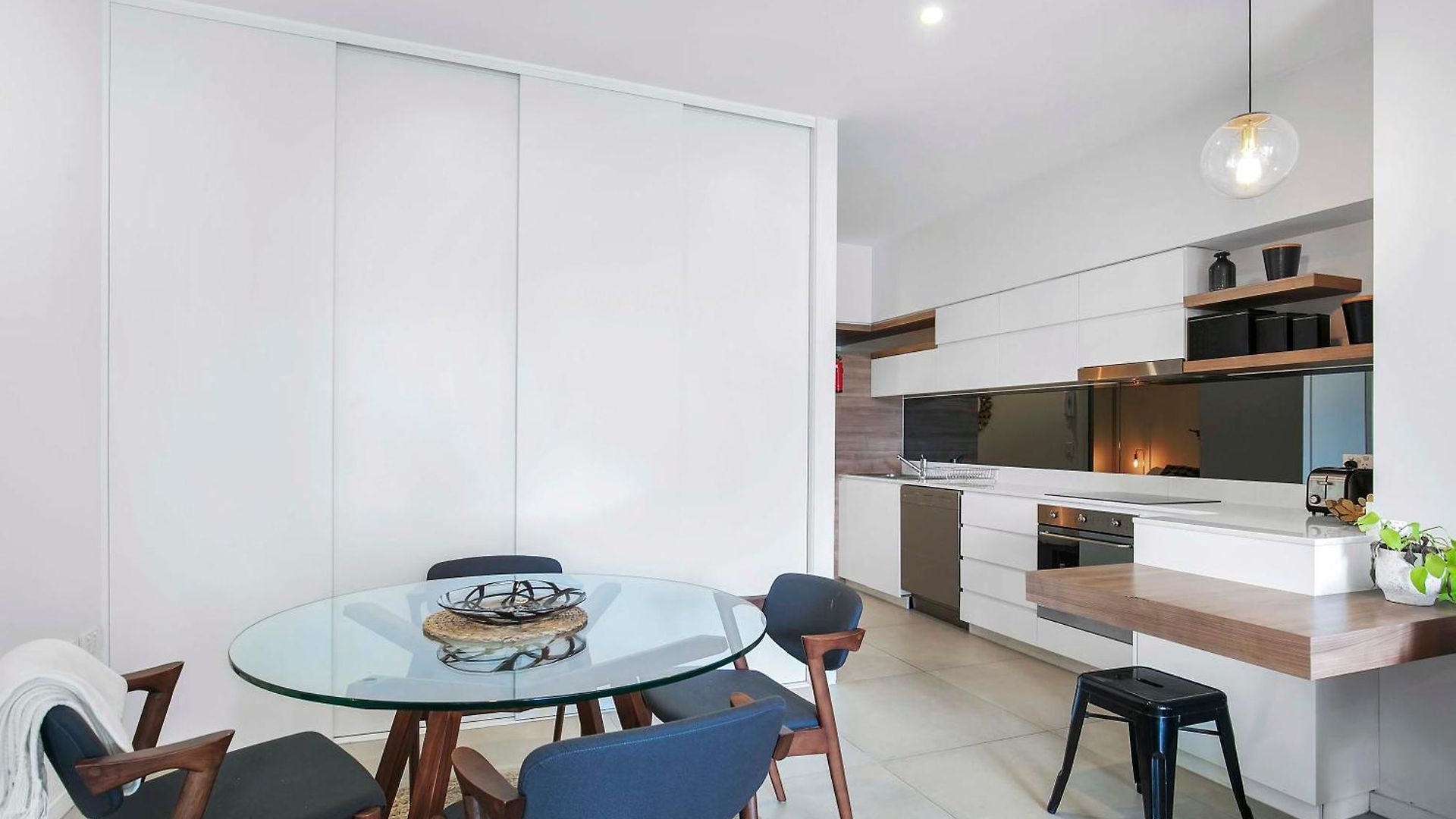 Apartment Sunny 1b In Heart Of South Bris By Custom Hosting Brisbane