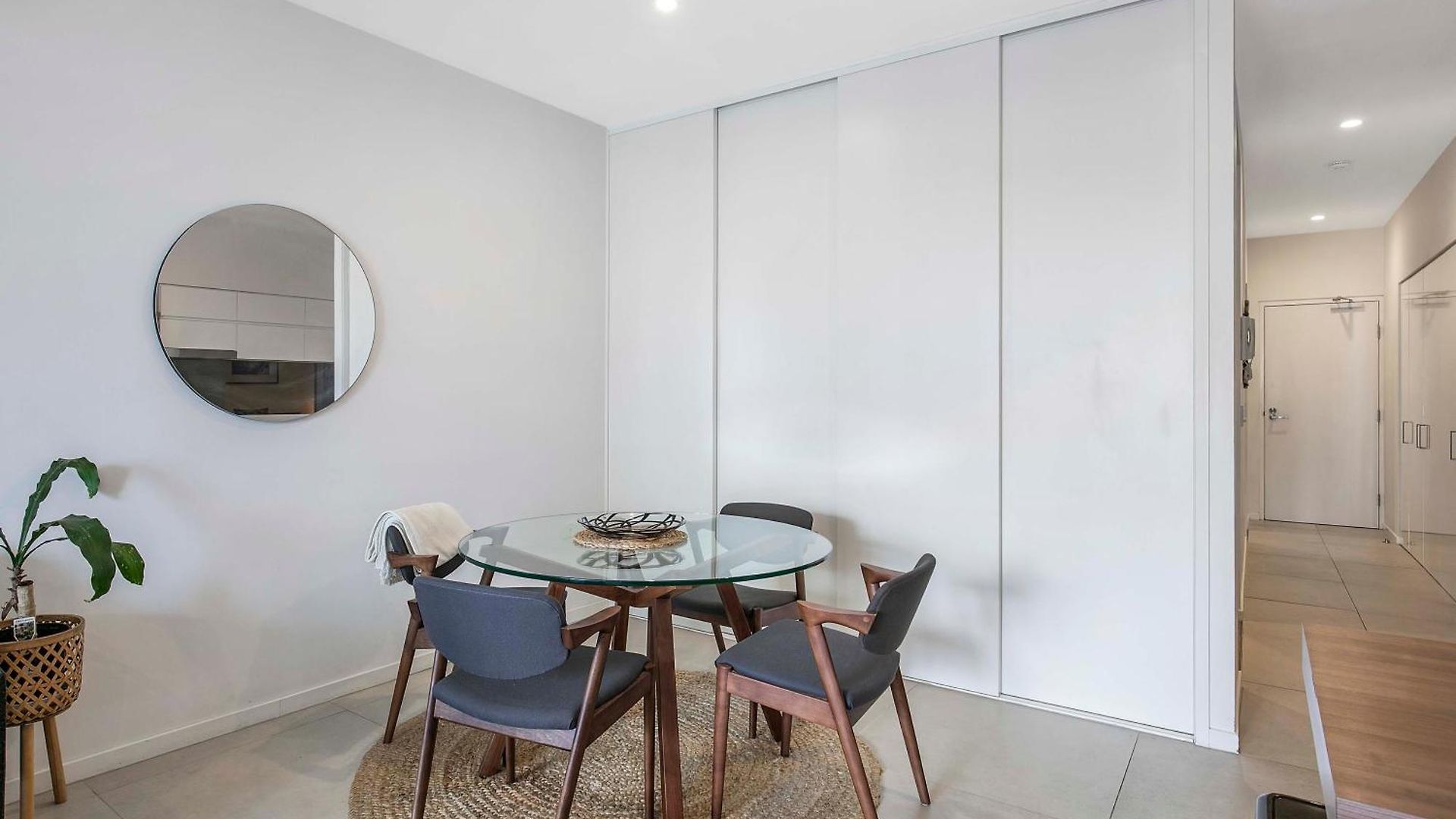 Sunny 1b In Heart Of South Bris By Custom Hosting