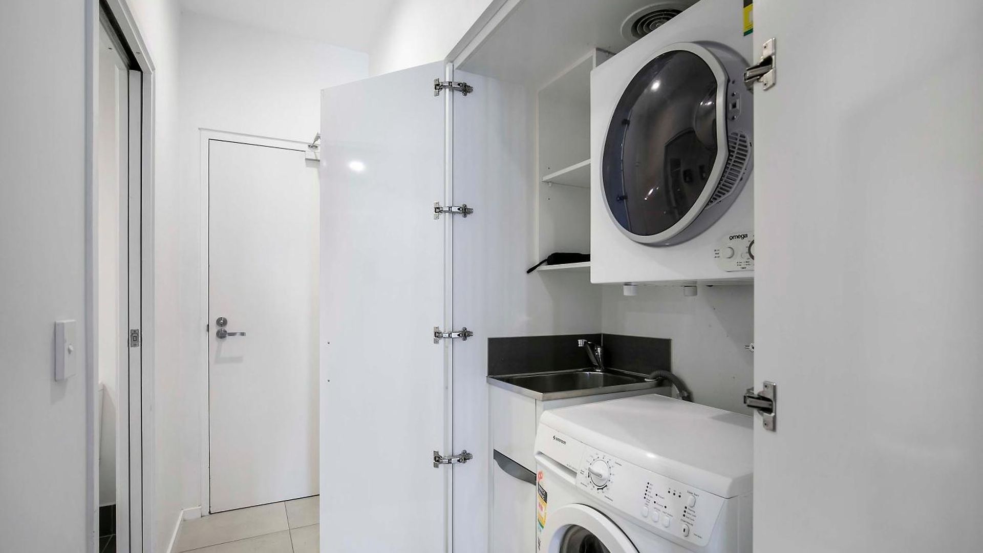 Sunny 1b In Heart Of South Bris By Custom Hosting Brisbane
