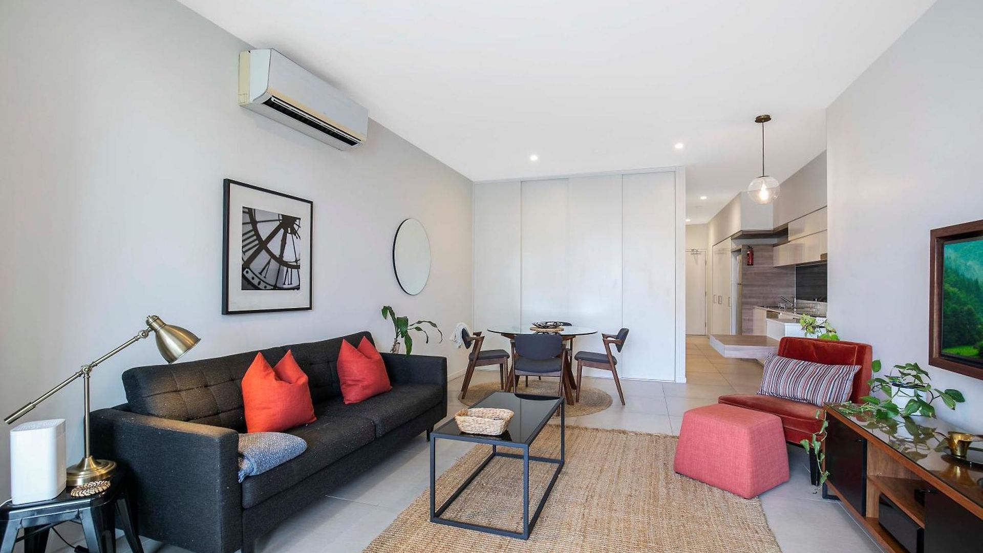 Sunny 1b In Heart Of South Bris By Custom Hosting * Brisbane