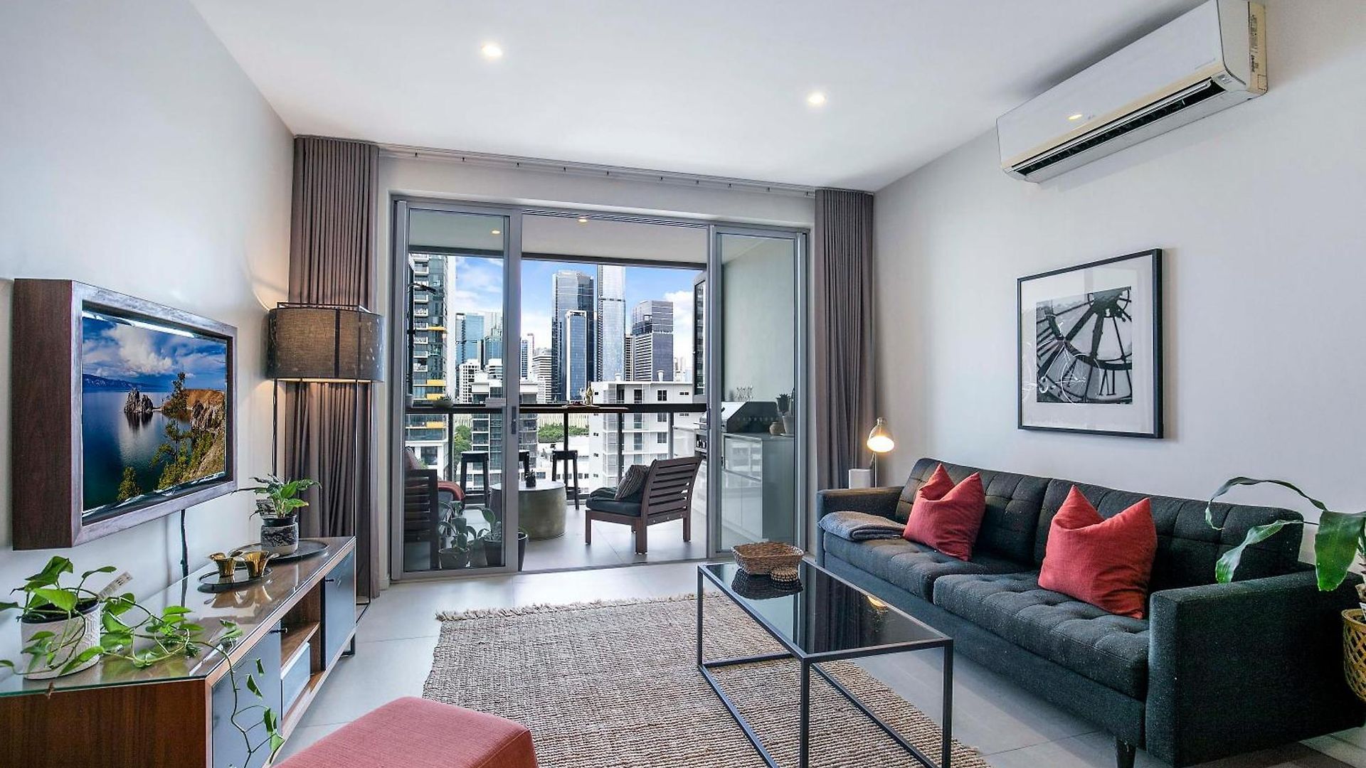 Apartment Sunny 1b In Heart Of South Bris By Custom Hosting Brisbane
