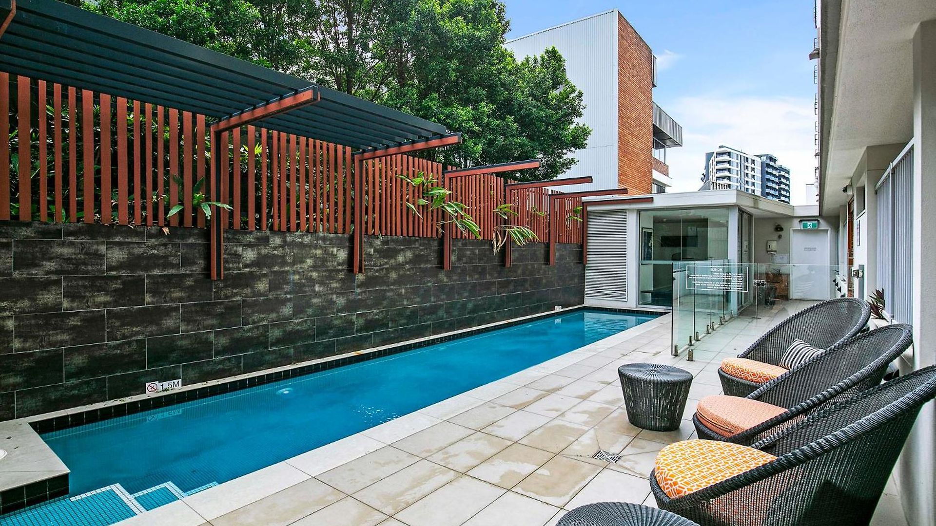 Sunny 1b In Heart Of South Bris By Custom Hosting *