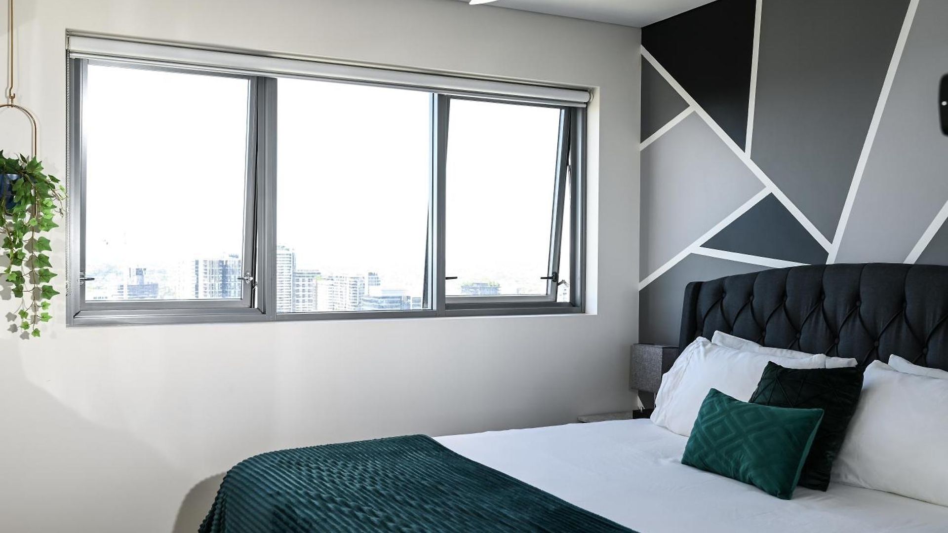 River View In With Parking Brisbane