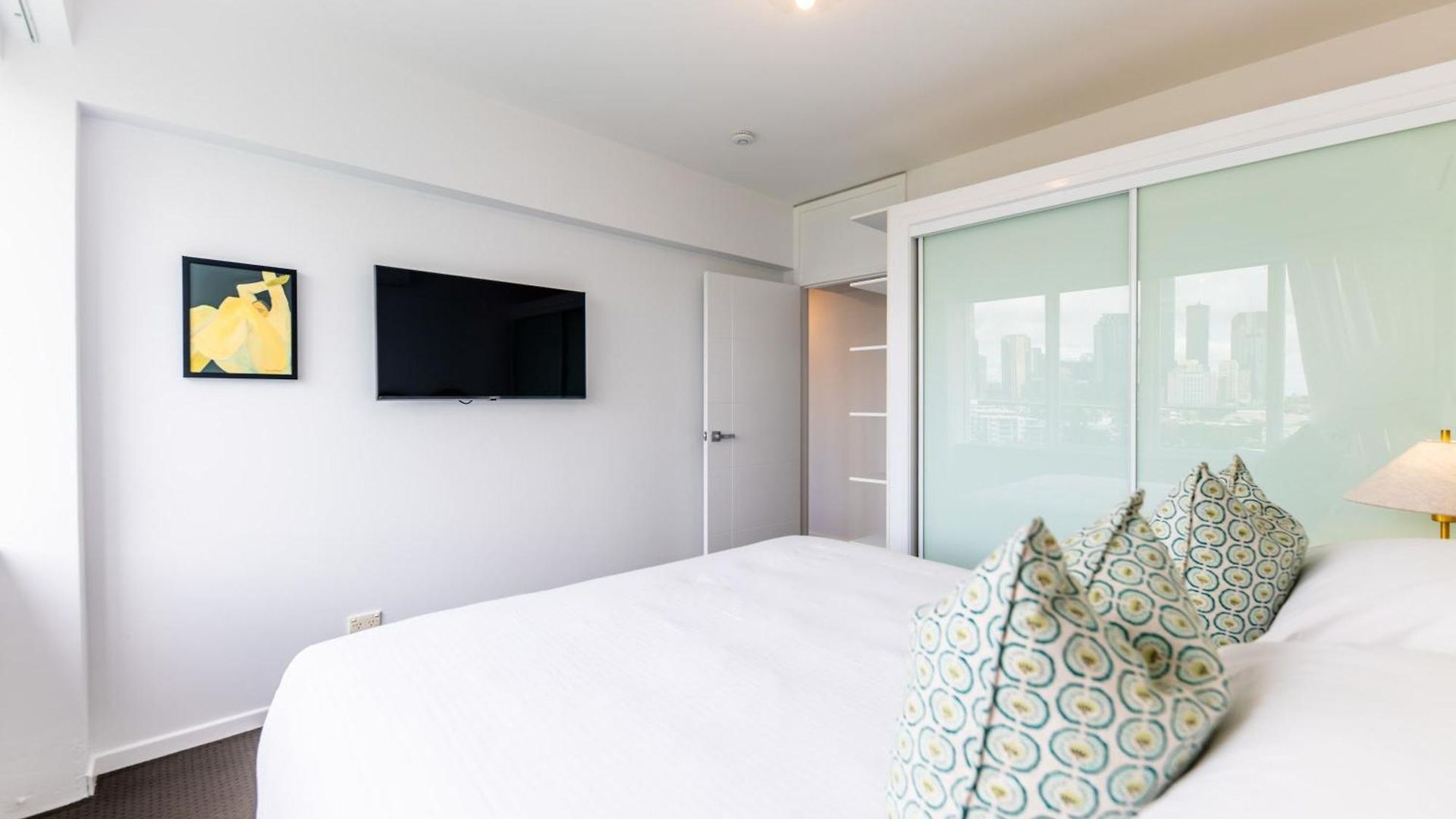 & Story Bridge View 2 Bedrooms Unit W Parking *