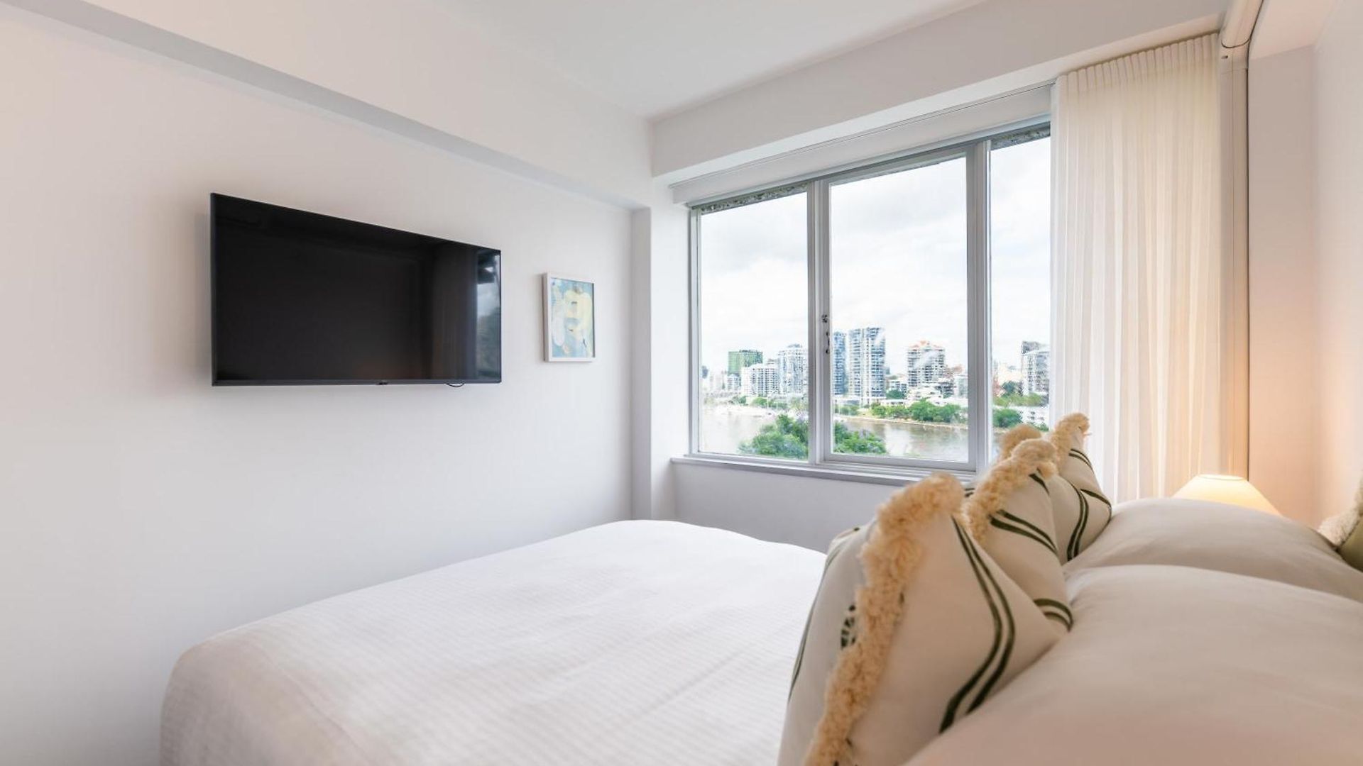 Apartment & Story Bridge View 2 Bedrooms Unit W Parking