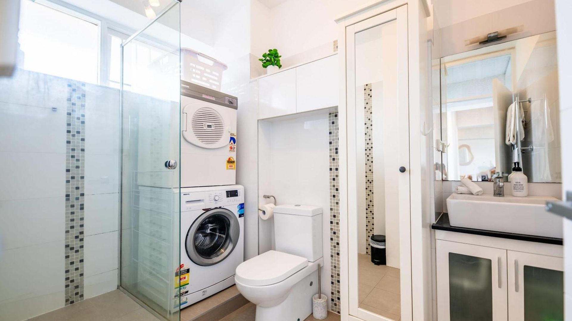 & Story Bridge View 2 Bedrooms Unit W Parking *