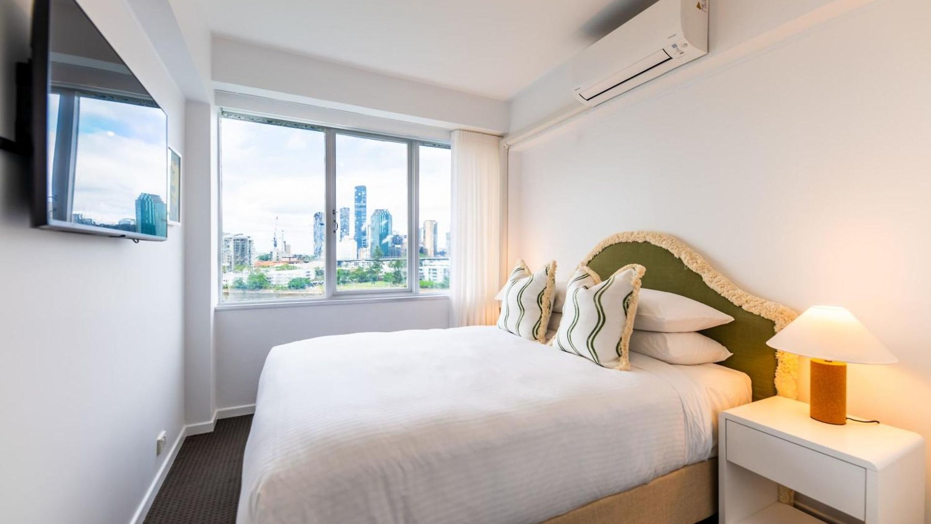 & Story Bridge View 2 Bedrooms Unit W Parking *