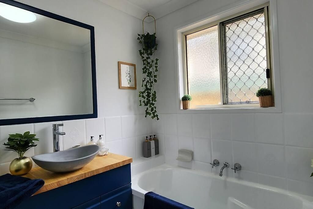 Peaceful Getaway - Stylish, Newly Updated House *
