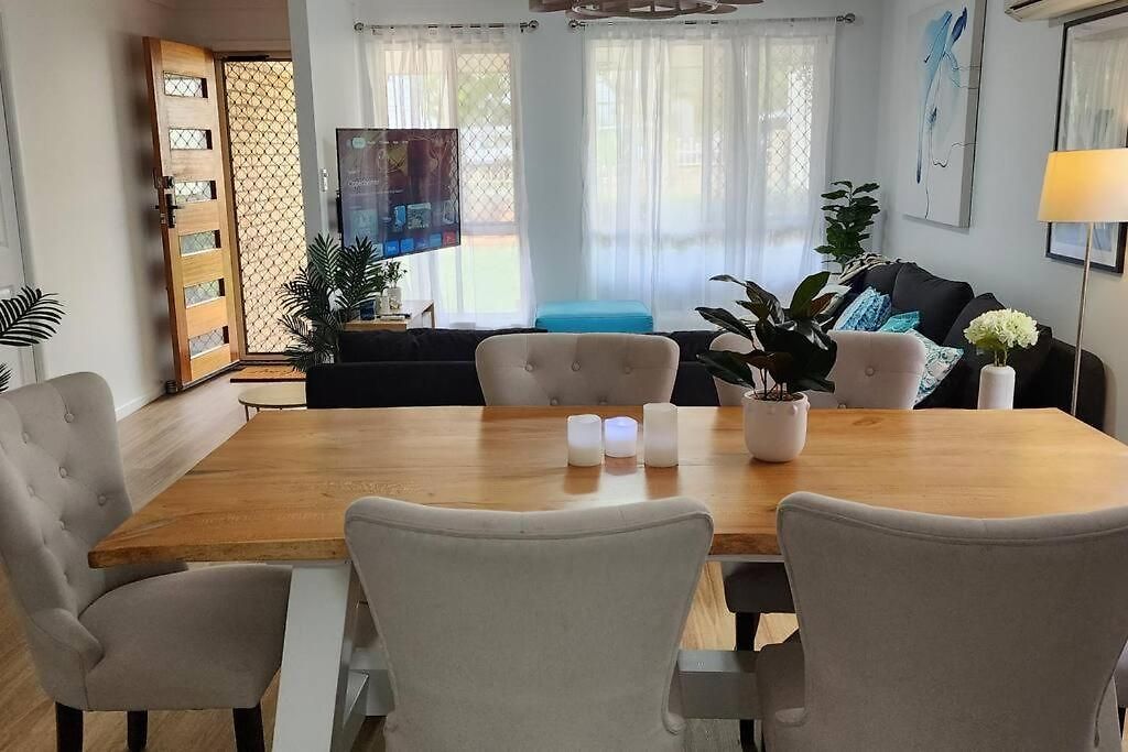 Peaceful Getaway - Stylish, Newly Updated House Holiday home Brisbane