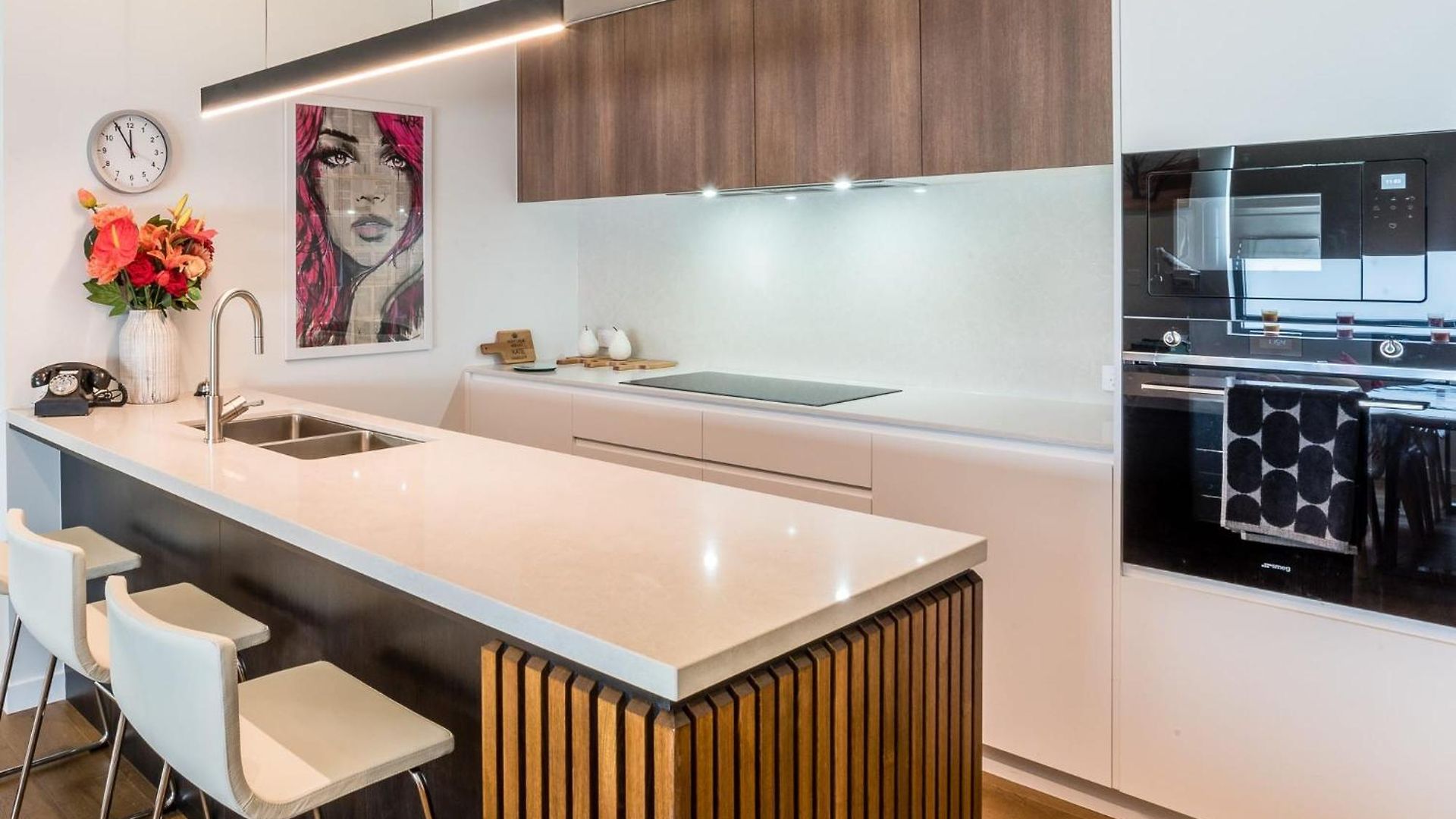 Creative East Escape Balcony & Parking Apartment *