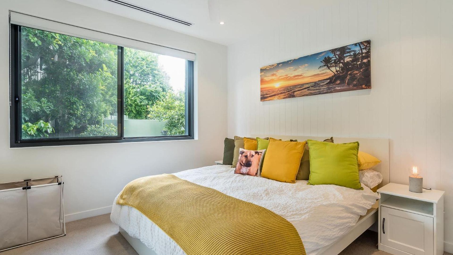 Creative East Escape Balcony & Parking Apartment Brisbane