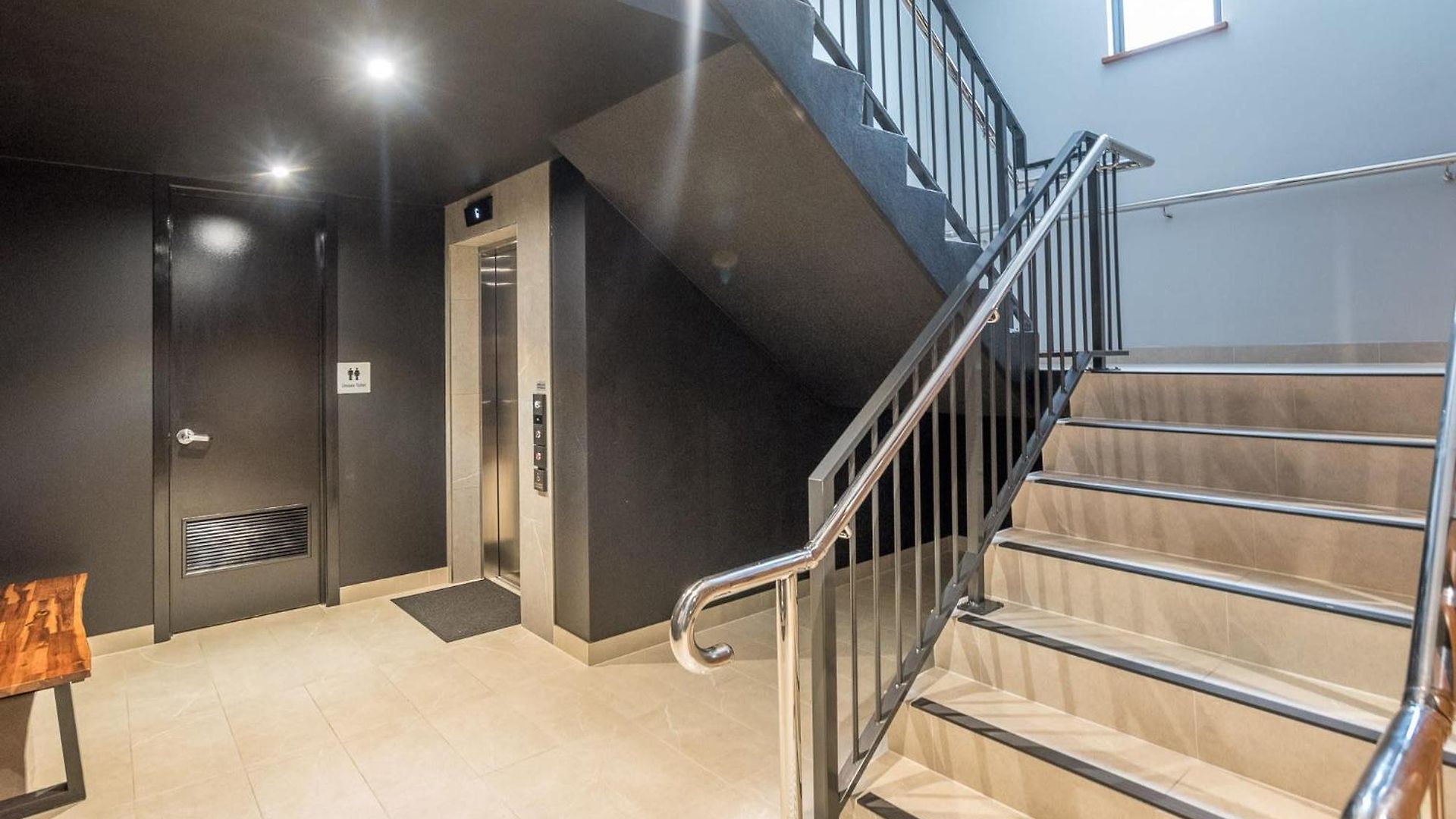 Creative East Escape Balcony & Parking *