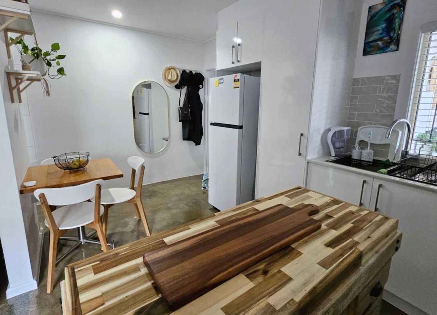 Apartment Prime Location: Just Steps Away From Oxford Street