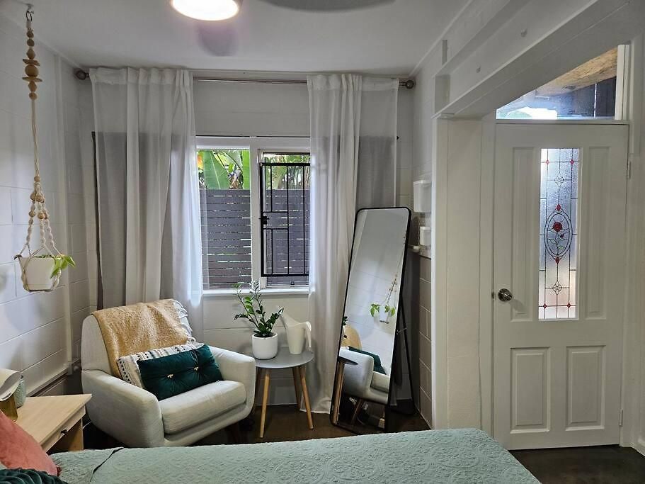 Prime Location: Just Steps Away From Oxford Street *
