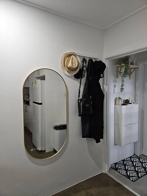 Prime Location: Just Steps Away From Oxford Street Apartment *