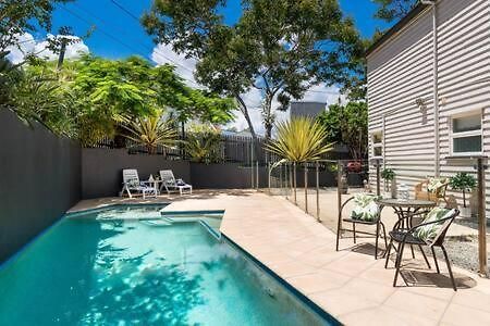 Pet-friendly Haven: Fast Wi-fi & Netflix Brisbane