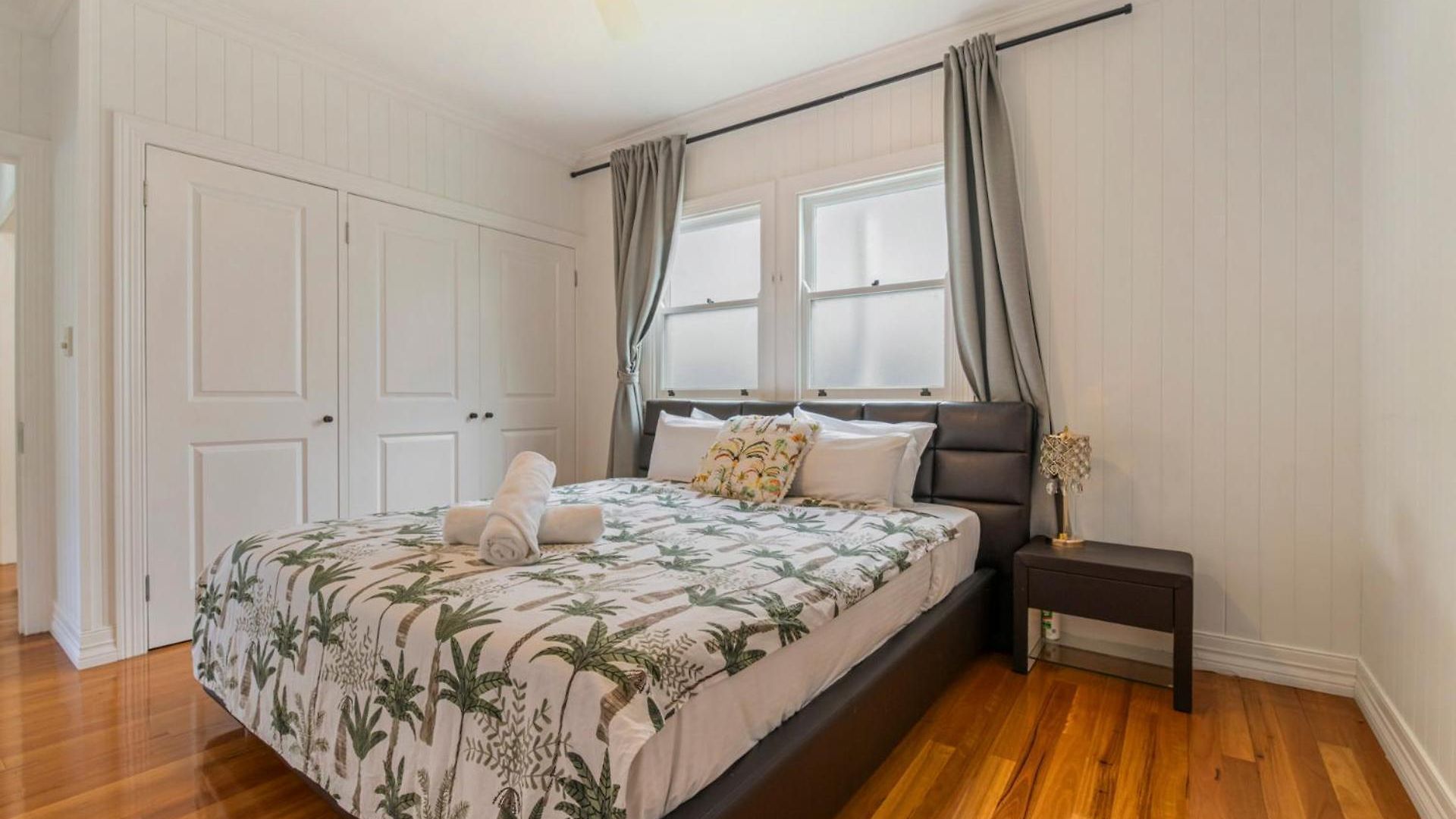5br Queenslander - Walk To The Gabba - Sleeps 10 *