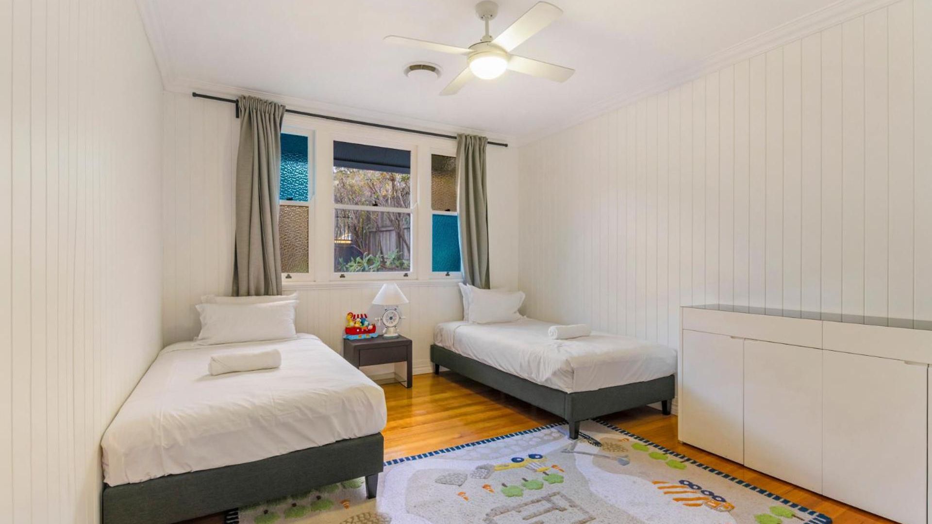 5br Queenslander - Walk To The Gabba - Sleeps 10 Holiday home Brisbane
