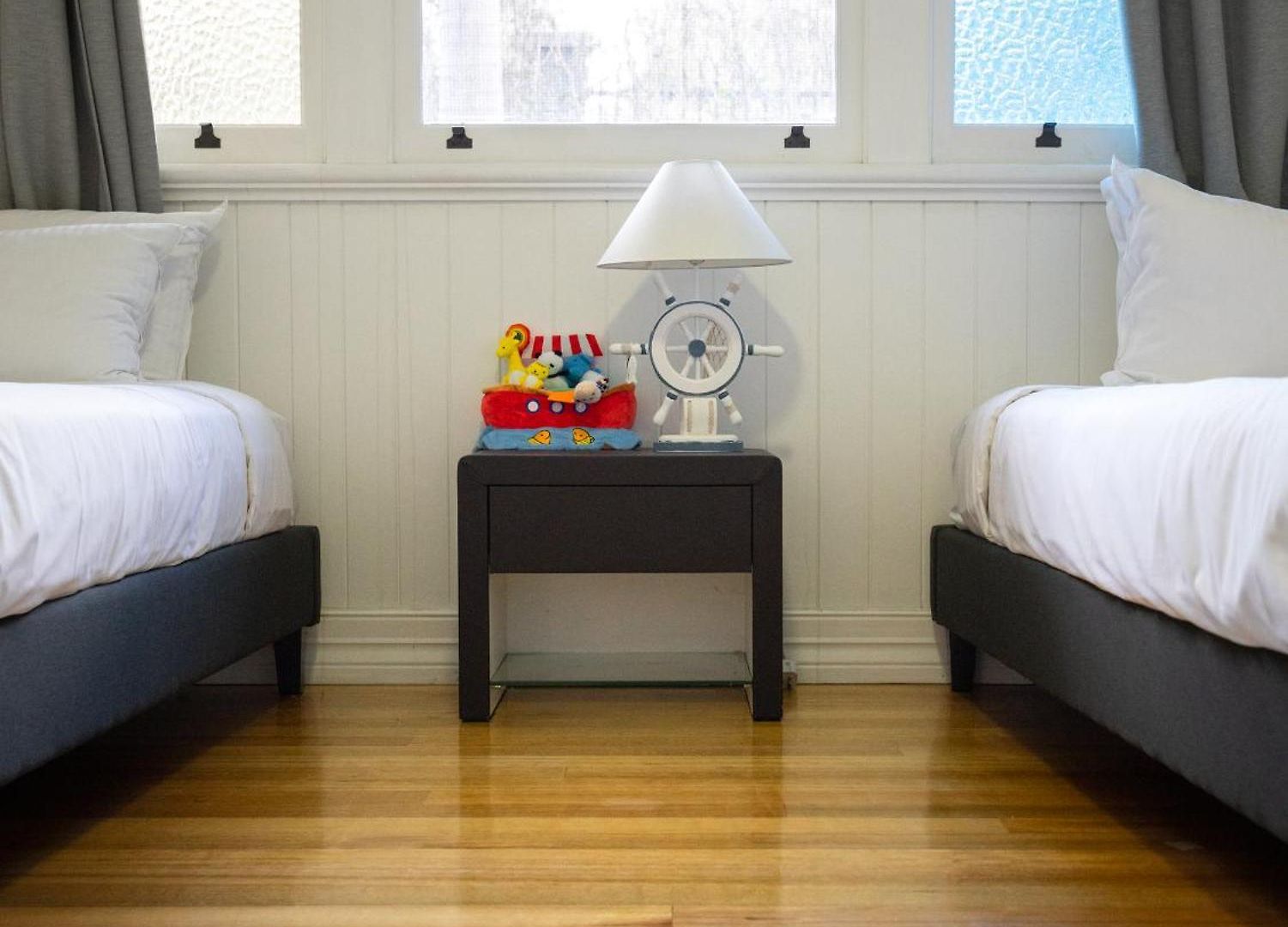 5br Queenslander - Walk To The Gabba - Sleeps 10 *