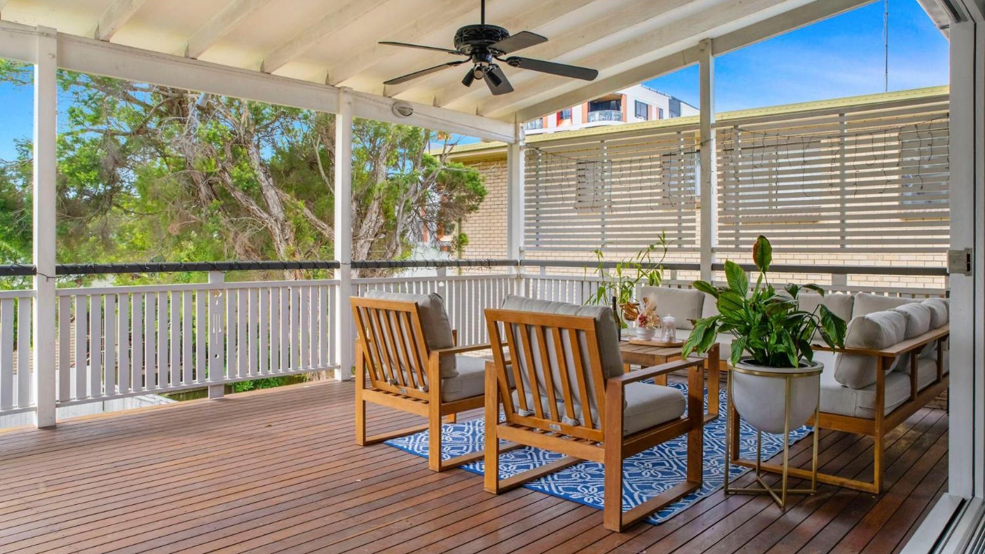 5br Queenslander - Walk To The Gabba - Sleeps 10 Holiday home Brisbane