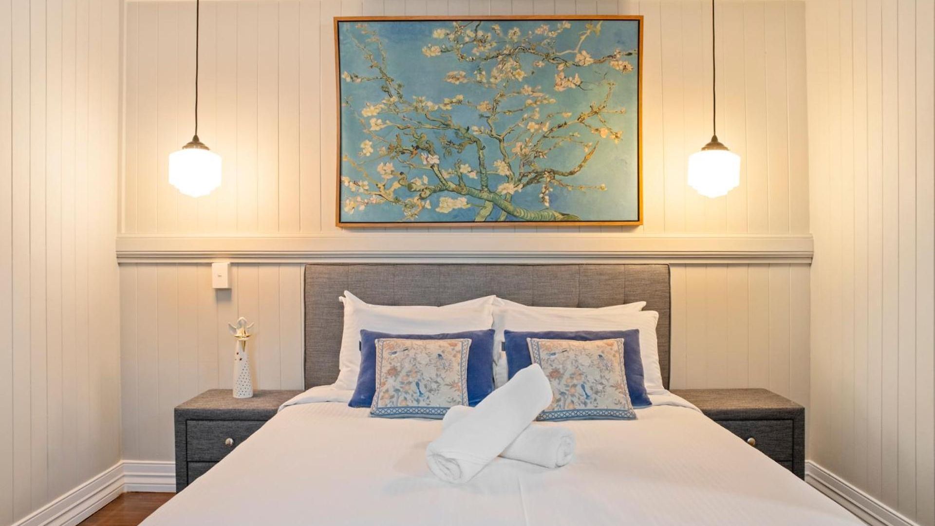 Holiday home 5br Queenslander - Walk To The Gabba - Sleeps 10 Brisbane