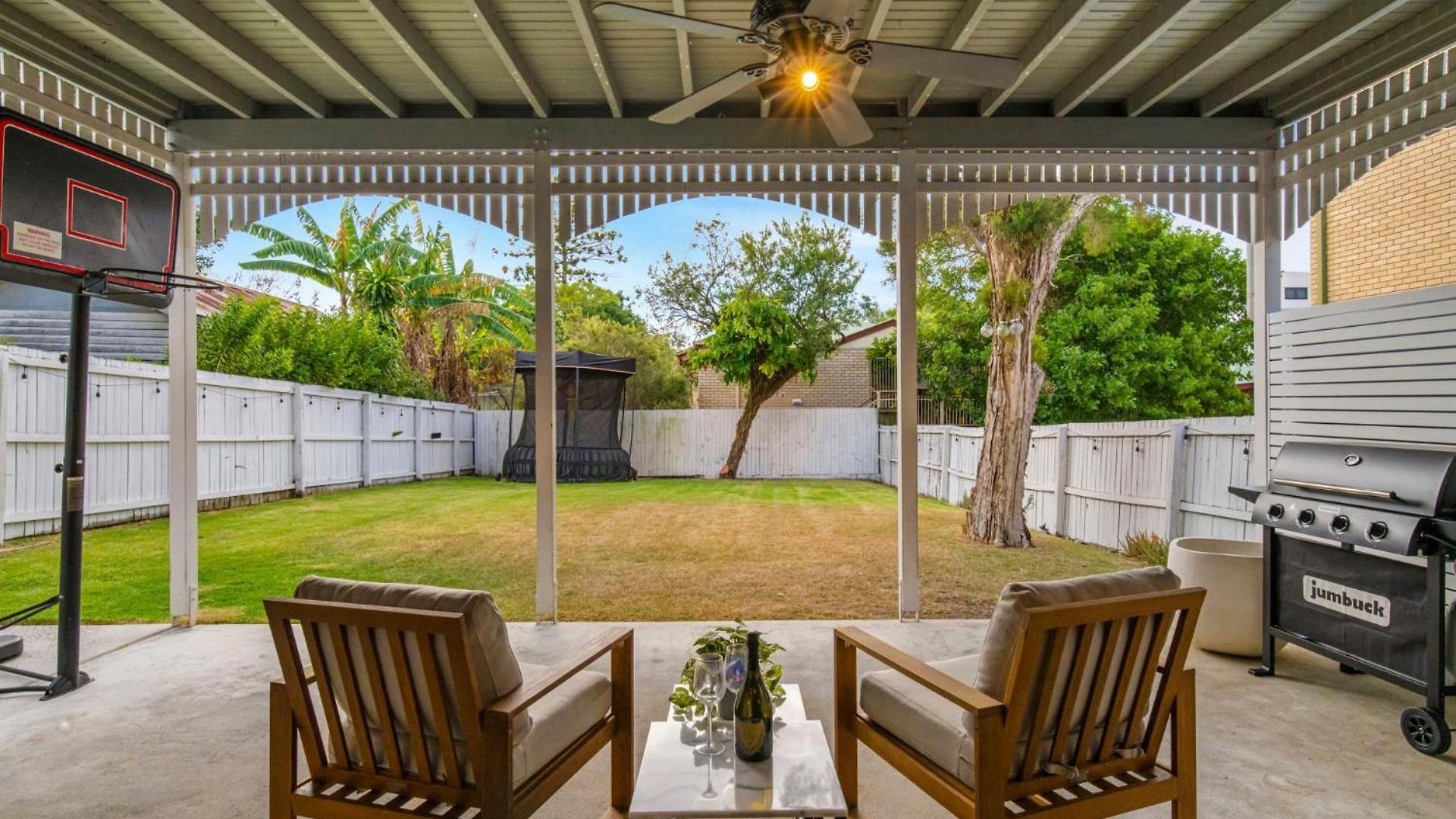 5br Queenslander - Walk To The Gabba - Sleeps 10 Holiday home *