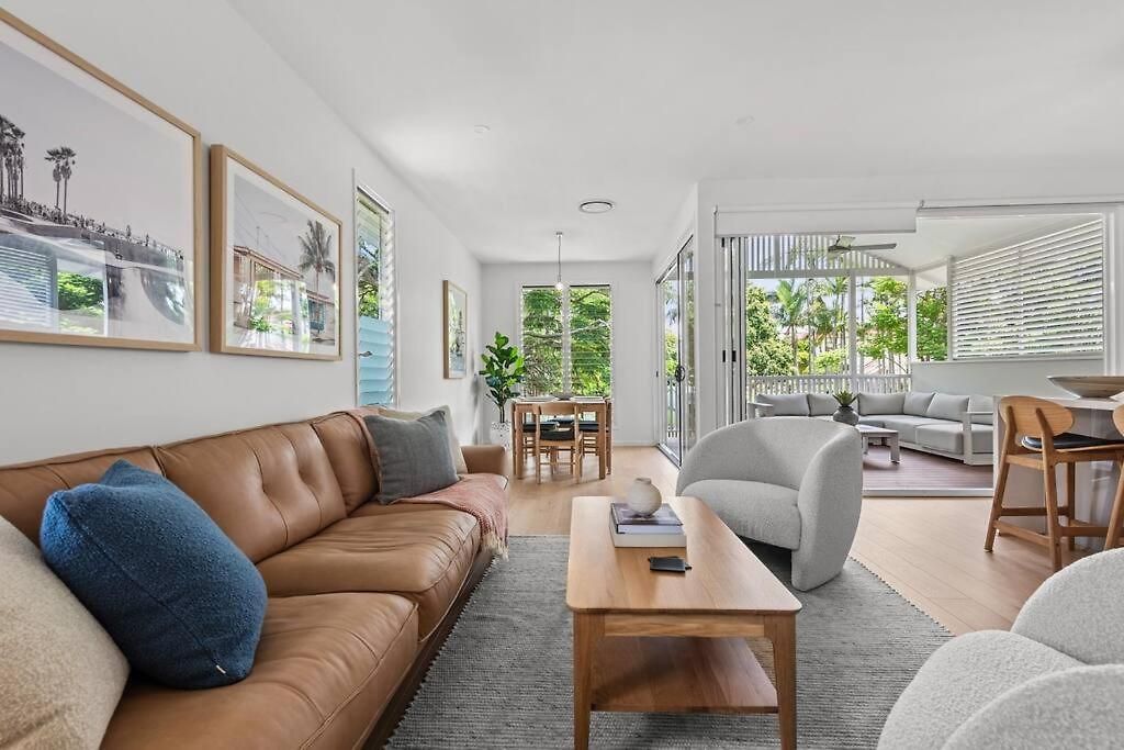 Paddo Princess! ~ 4bed/2bath/1car ~ House Brisbane