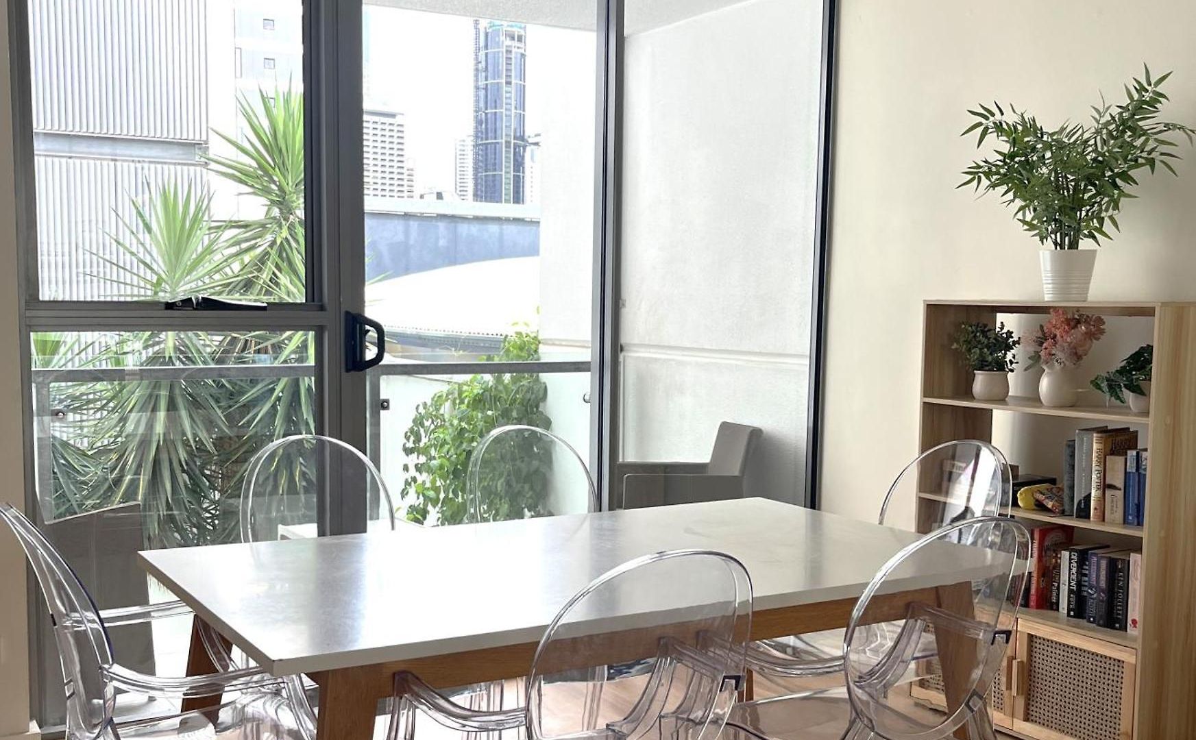 Perfect Locale 2bed Parking Apartment *
